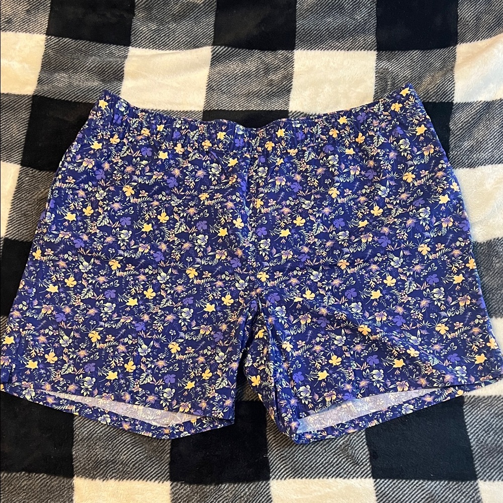 Columbia Purplish Blue Floral Flat Front Shorts size XL (18/20) KIDS